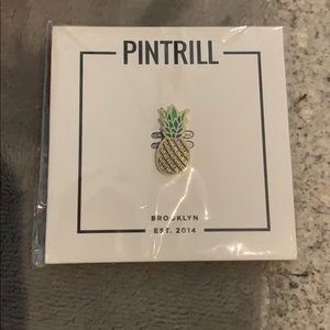 🆕 Pintrill Pineapple Pin